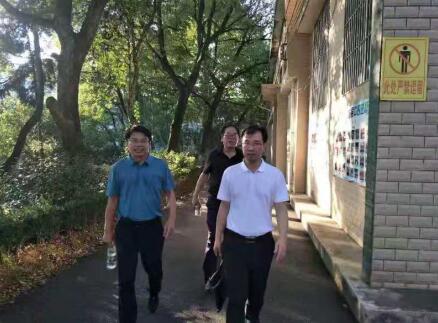 常寧市教育局黨委書記王元成調(diào)研常寧市教師進(jìn)修學(xué)校時(shí)強(qiáng)調(diào)：打造“三張名片”盛開“湘南之花”