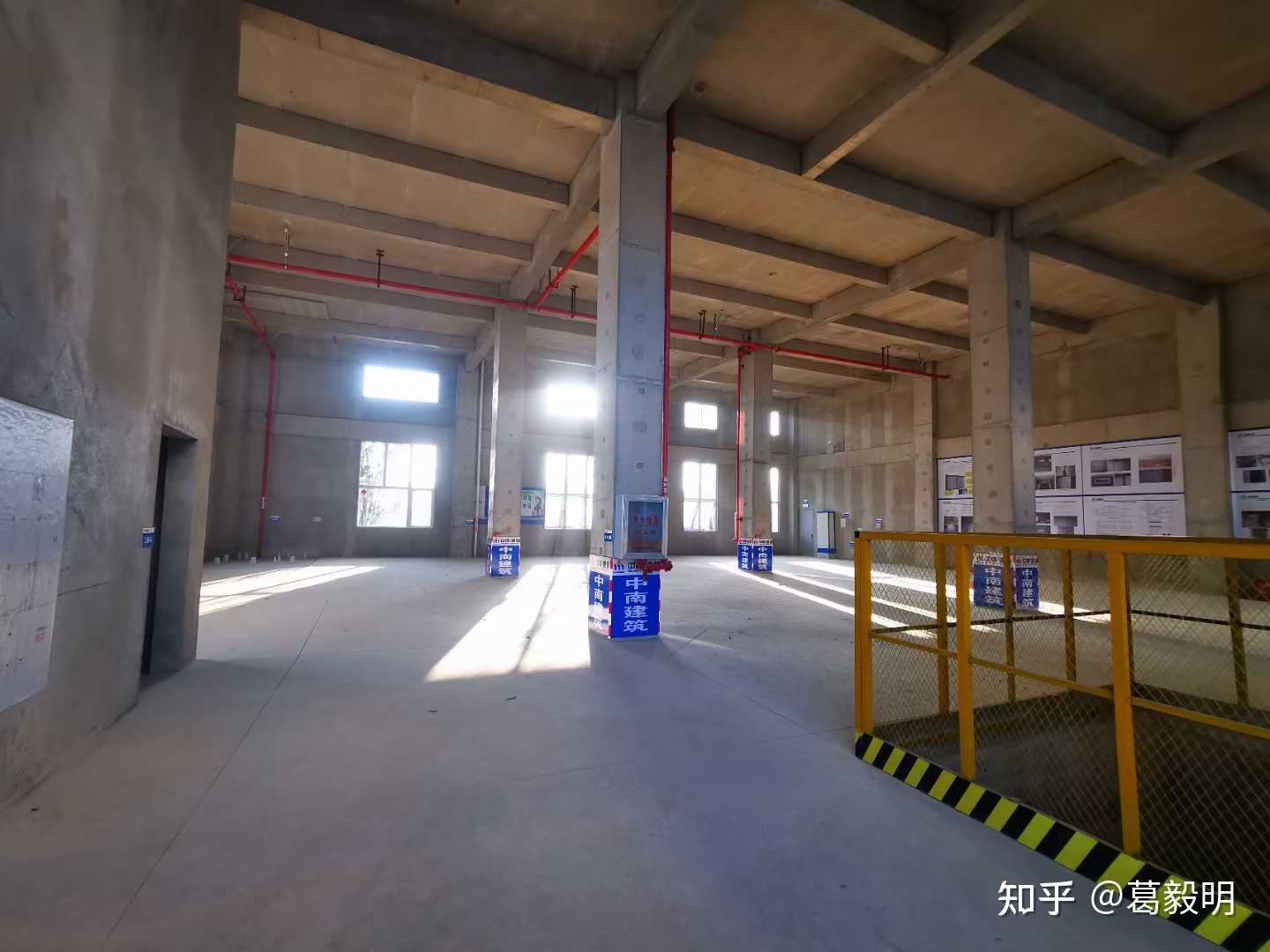 中南高科廣東肇慶端州標(biāo)準(zhǔn)廠房出售，另有工業(yè)用地可定制廠房，可承接新材料、涂料、機械加工、裝備制造等行業(yè)。